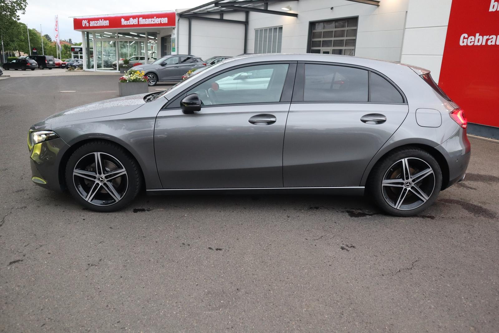 Mercedes-Benz A200 AMG Line LED Navi Tempomat Sitzheizung DAB