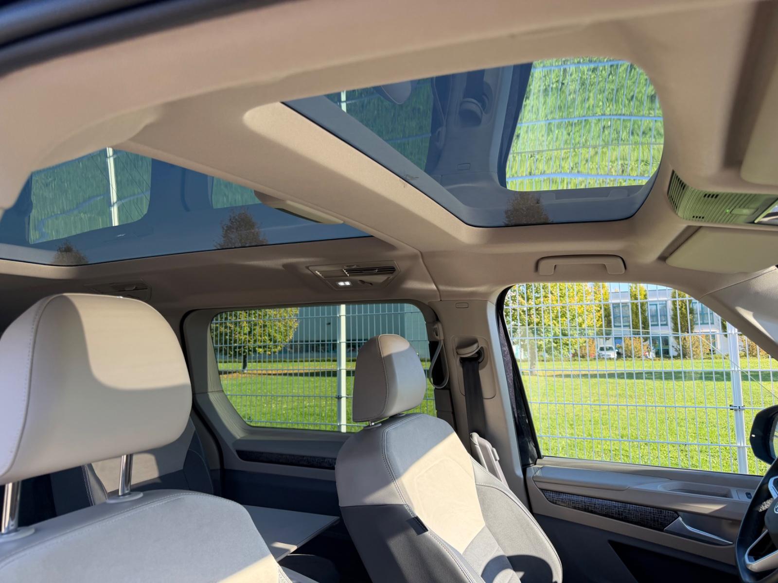 Volkswagen T7 Multivan eHybrid lang Panorama/7Sitze-Voll!