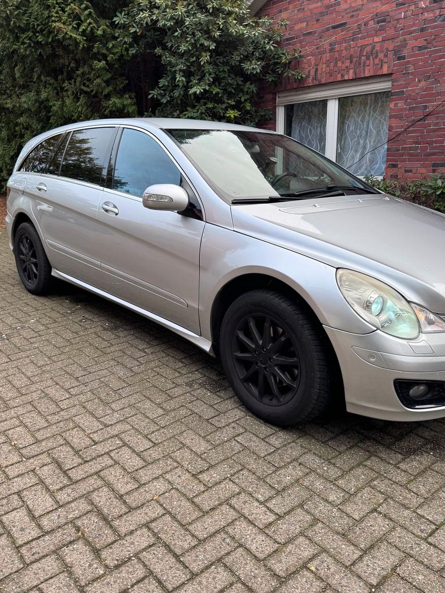 Mercedes-Benz 320 2006 — rear view