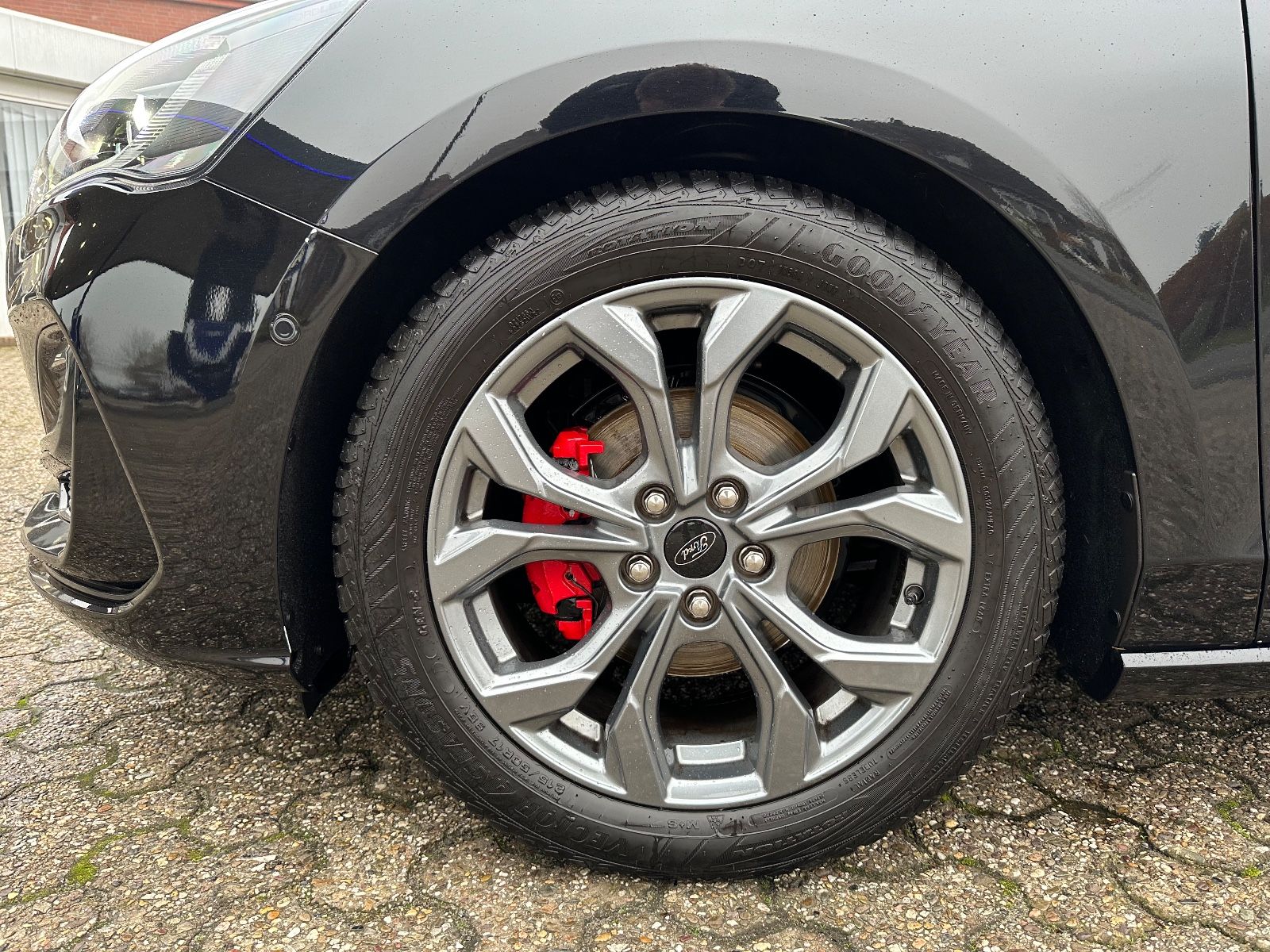 Fahrzeugabbildung Ford Focus Turnier 1.5 EB ST-Line AHK/Matrix/Sound