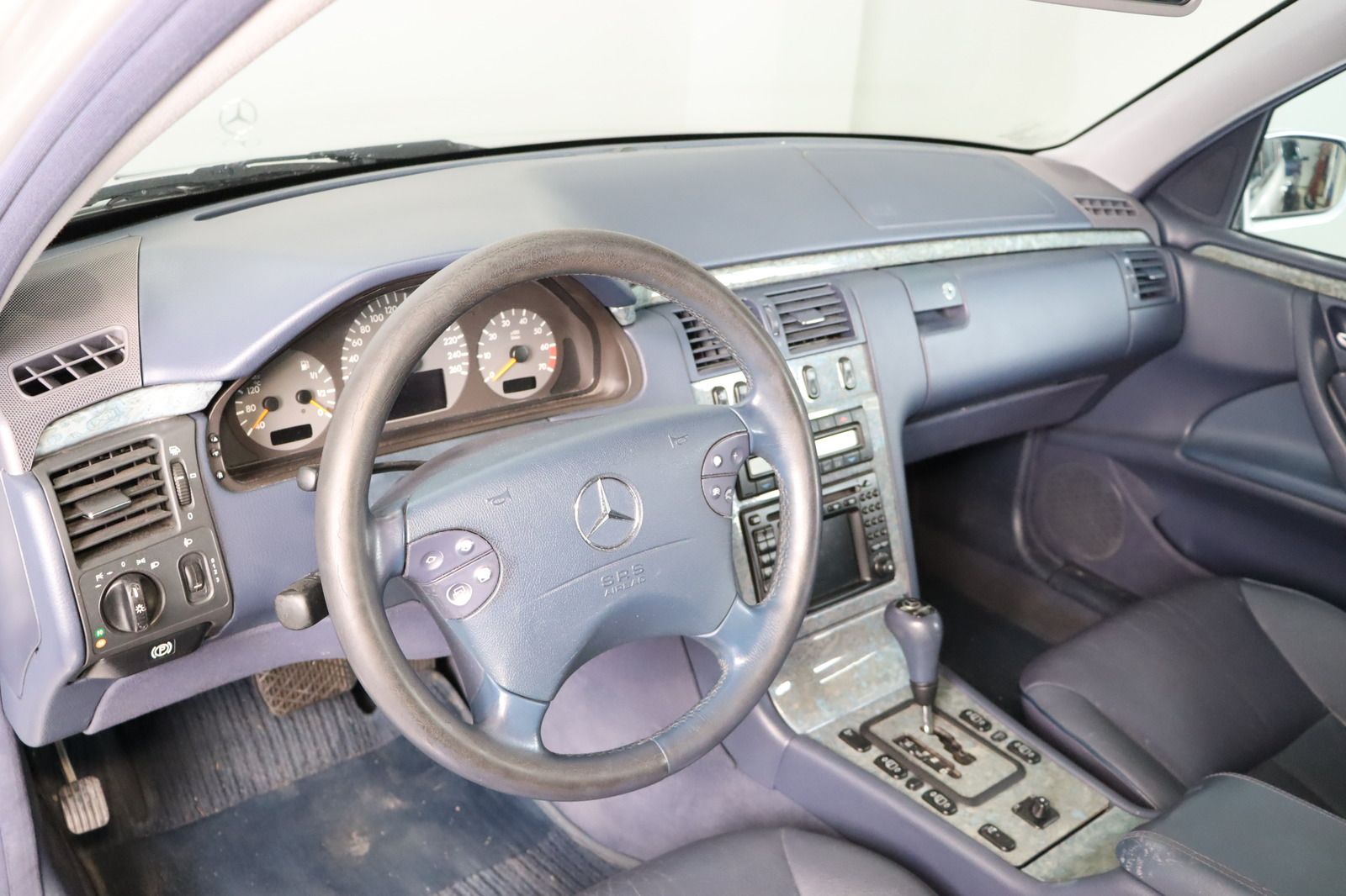 Fahrzeugabbildung Mercedes-Benz E 280 T 4MATIC AVANTGARDE * Xenon * HU/AU 01.27