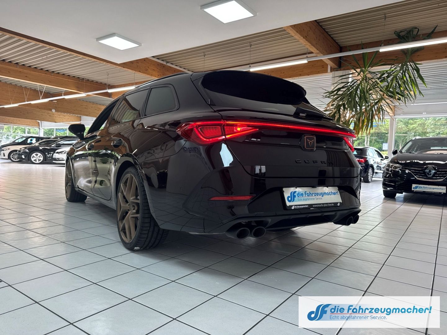 Fahrzeugabbildung SEAT Leon CUPRA Sportstourer VZ 4Drive 2.0 TSI LED Na