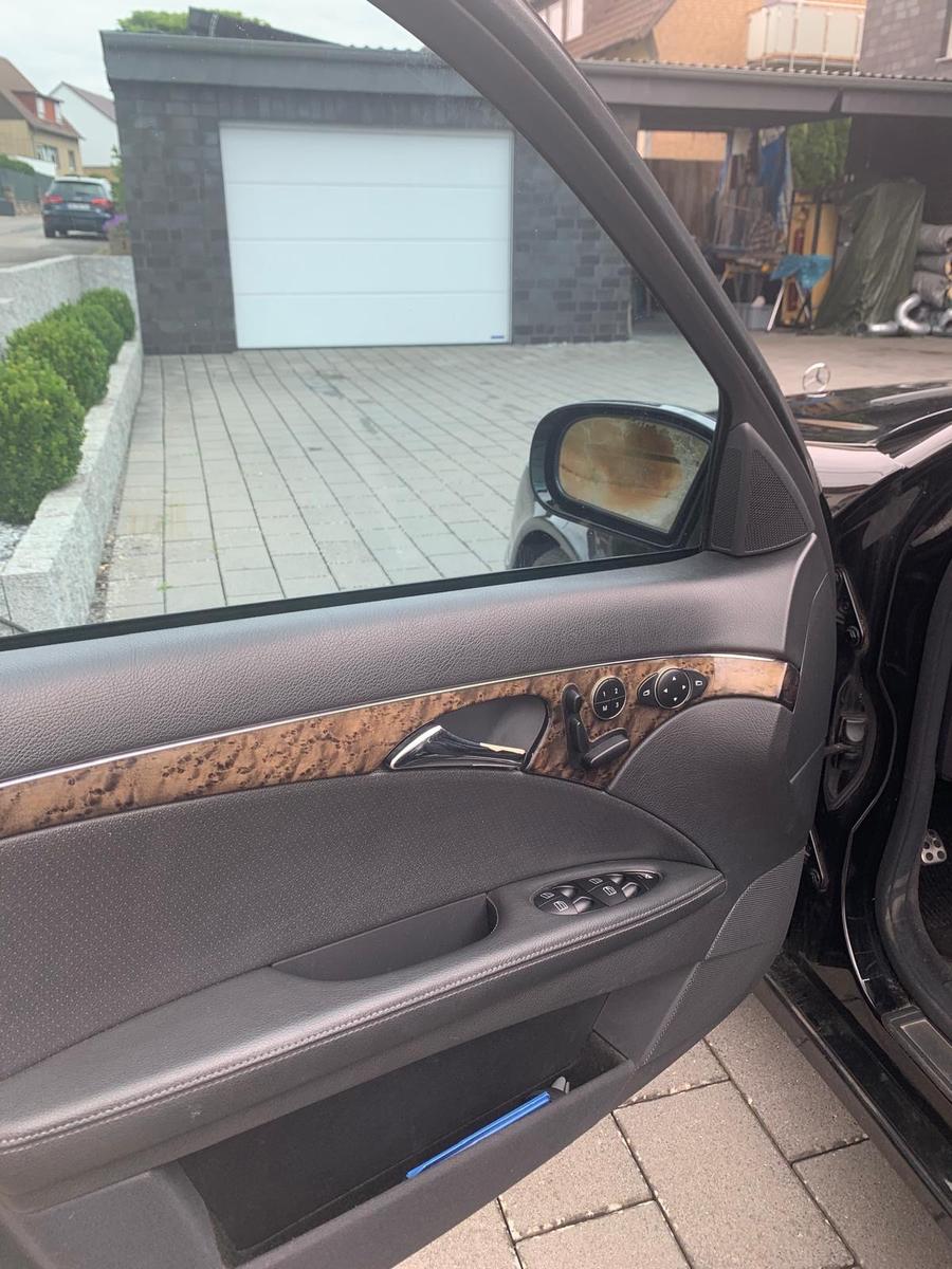 Mercedes-Benz E320 2005 — photo 7