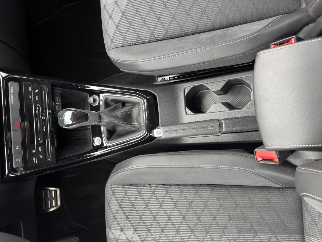 Fahrzeugabbildung Volkswagen T-Cross R-LINE 1.0 TSI.DSG.RFKamera.SH.Keyless.N