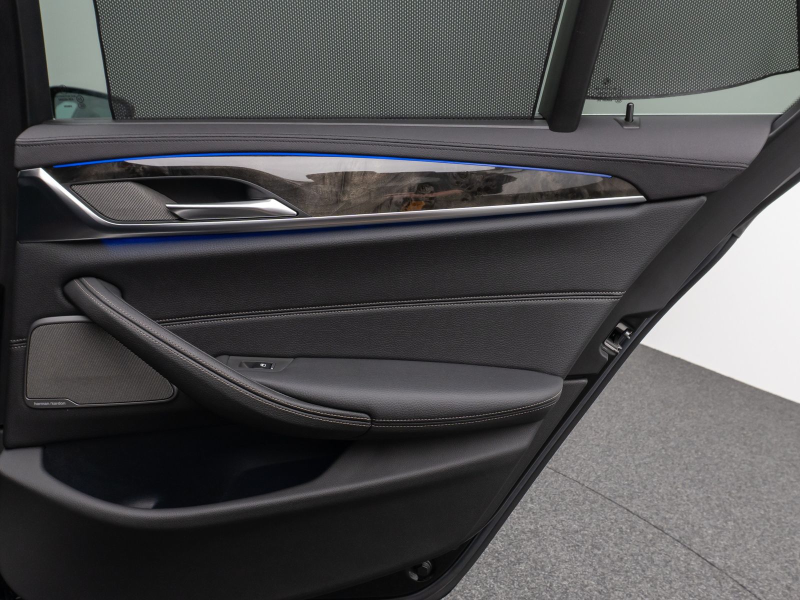 Fahrzeugabbildung BMW 520d Luxury Line Kamera HUD H/K Massage DisplKey