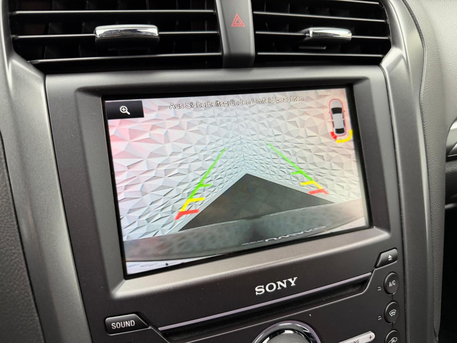 Fahrzeugabbildung Ford MONDEO TURNIER 2.0 ECOBOOST/TITANIUM/PANO/KEYLES