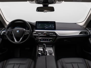 Fahrzeugabbildung BMW 520d Luxury Line Kamera HUD DAB AHK Alarm 19Zoll