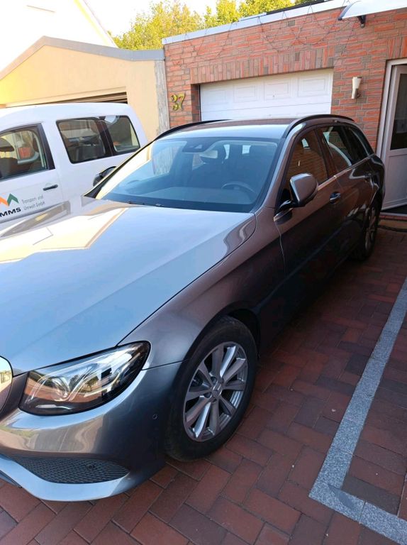 Image of Mercedes-Benz E 220