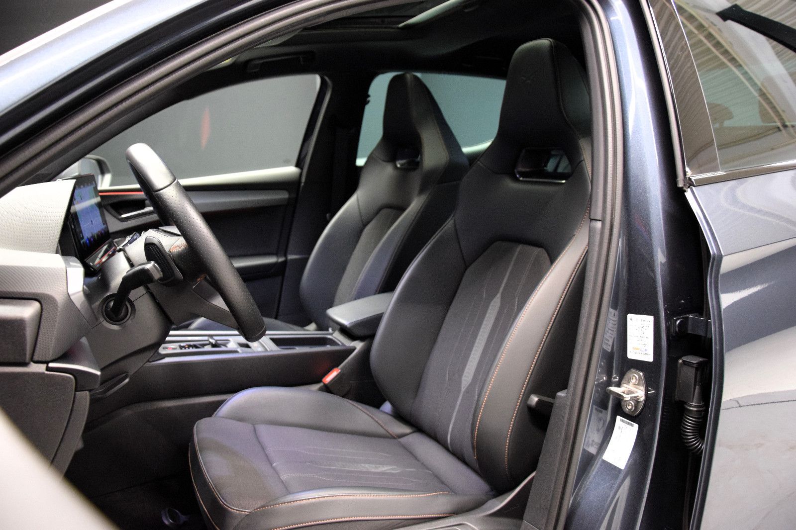 Fahrzeugabbildung CUPRA Leon VZ Pano ACC Schale Kamera 19"