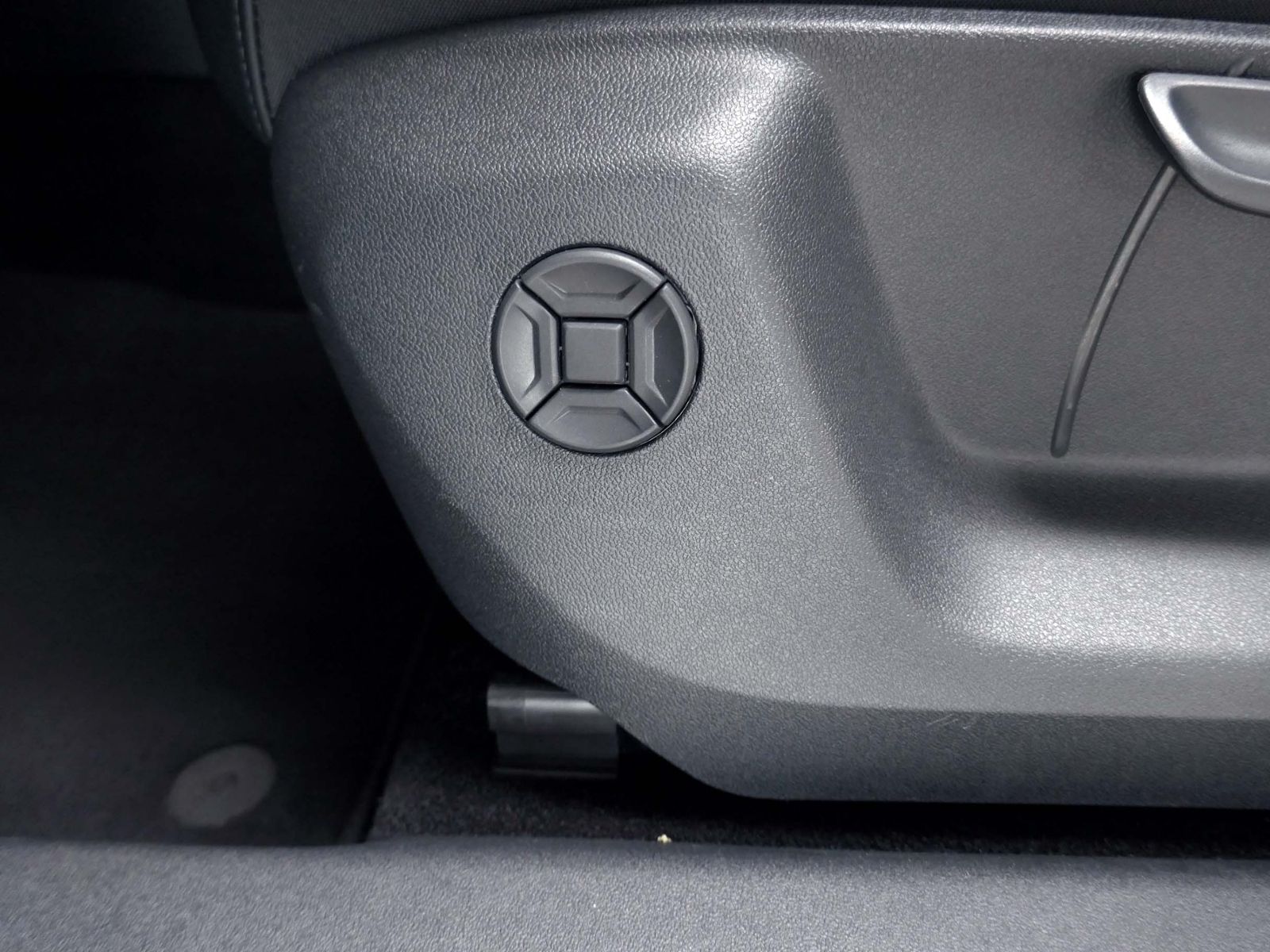 Fahrzeugabbildung Volkswagen Tiguan Life 2.0 TDI DSG | LED AHK RFK ACC