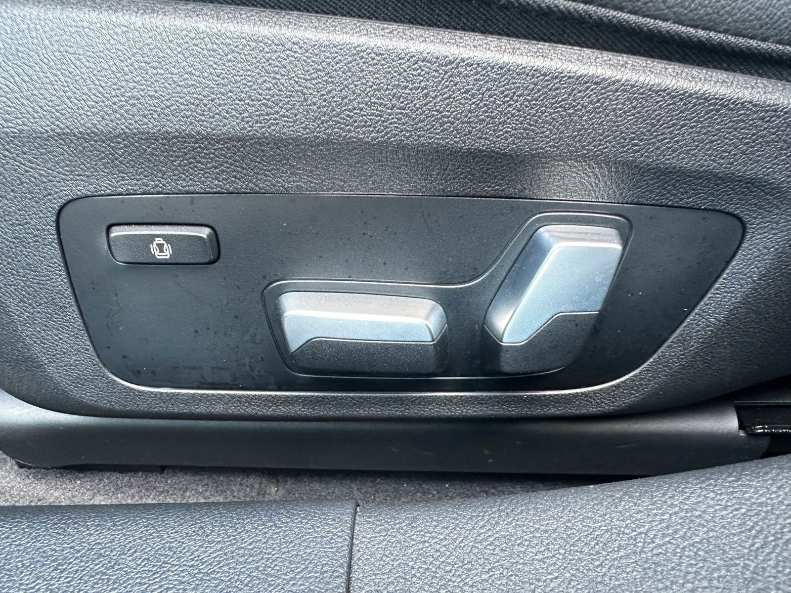 Fahrzeugabbildung BMW i4 eDrive40 Gran Coupe M-Sport NAV+LED+KAM+SHZ