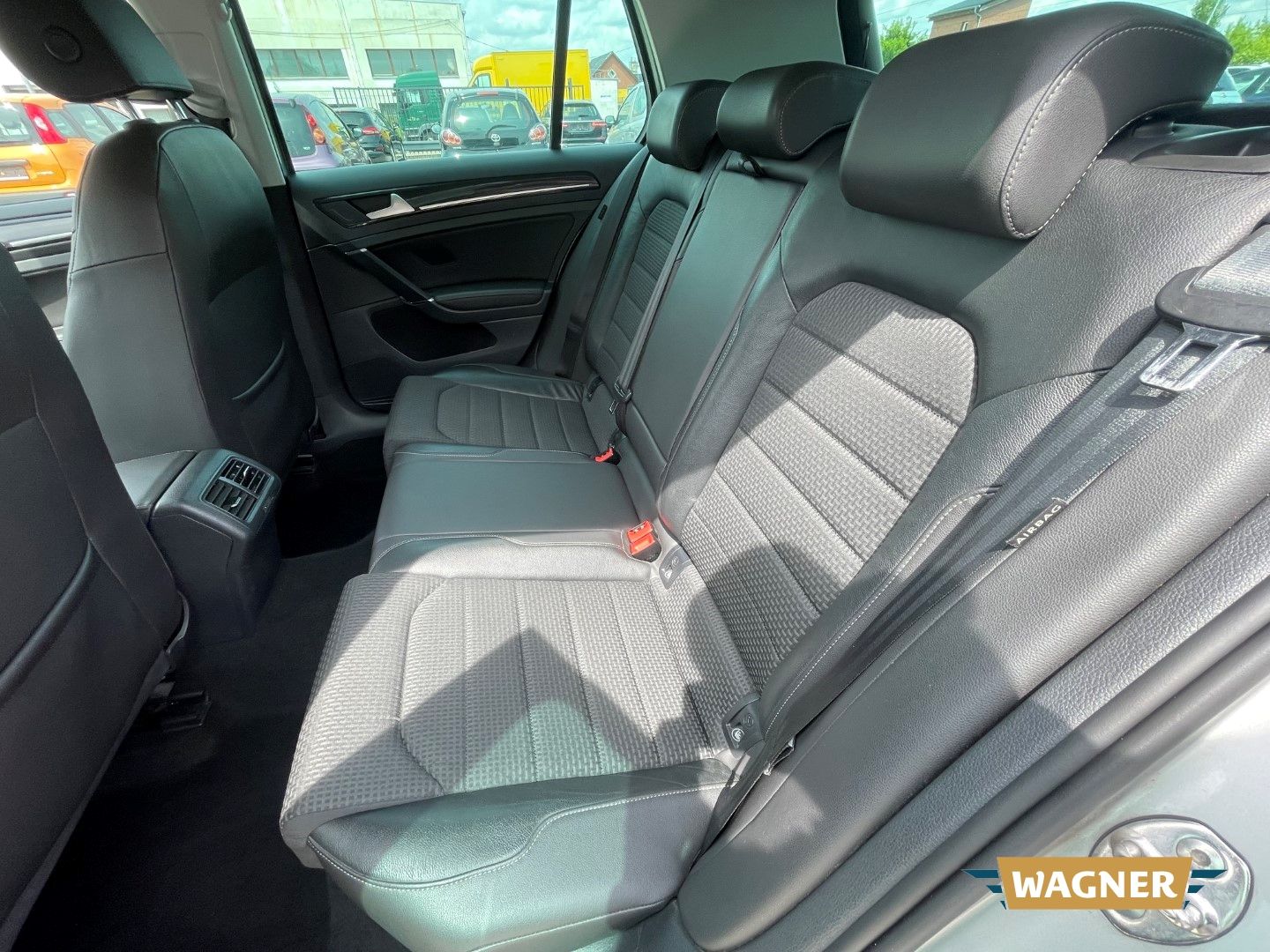 Fahrzeugabbildung Volkswagen Golf VII Highline BMT Klimaautomatik Bi-Xenon