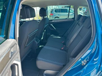 Volkswagen Tiguan - 11