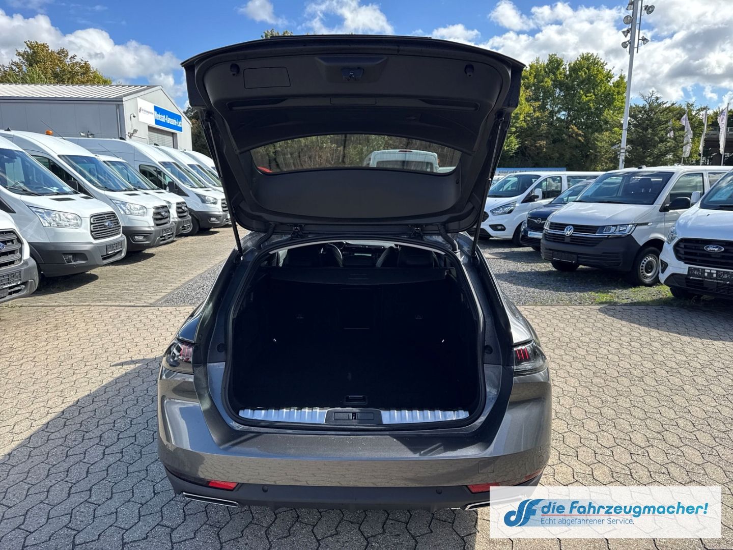 Fahrzeugabbildung Peugeot 508 SW Allure Pack 1.5 Navi 360 Kamera *UNFALLSC