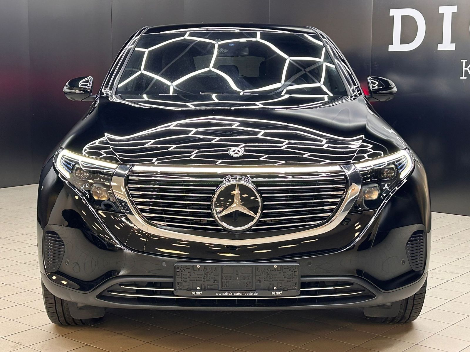 Fahrzeugabbildung Mercedes-Benz EQC 400 4M WIDES+MULTIB+HEAD+ACC+SHZ+AHK+WP+360+