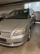 Toyota Avensis Edition mit Schiebedach und... - Toyota Avensis Gebrauchtwagen in Hamburg