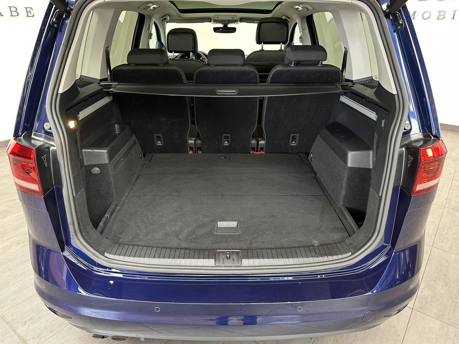 Fahrzeugabbildung Volkswagen Touran 2.0 TDI DSG Highline NAV+LED+ACC+PANORAMA