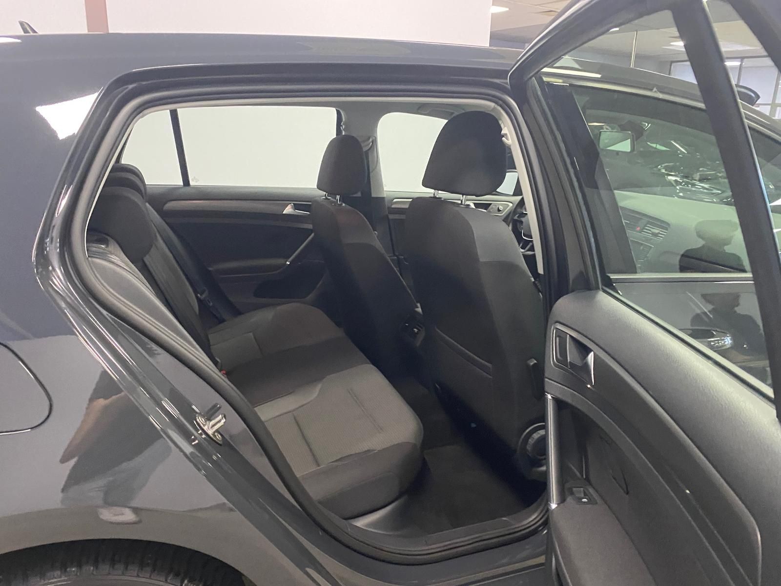 Fahrzeugabbildung Volkswagen Golf VII Comfortline+ALLWETTER+2-ZKLIMA+PDC+HEIZ