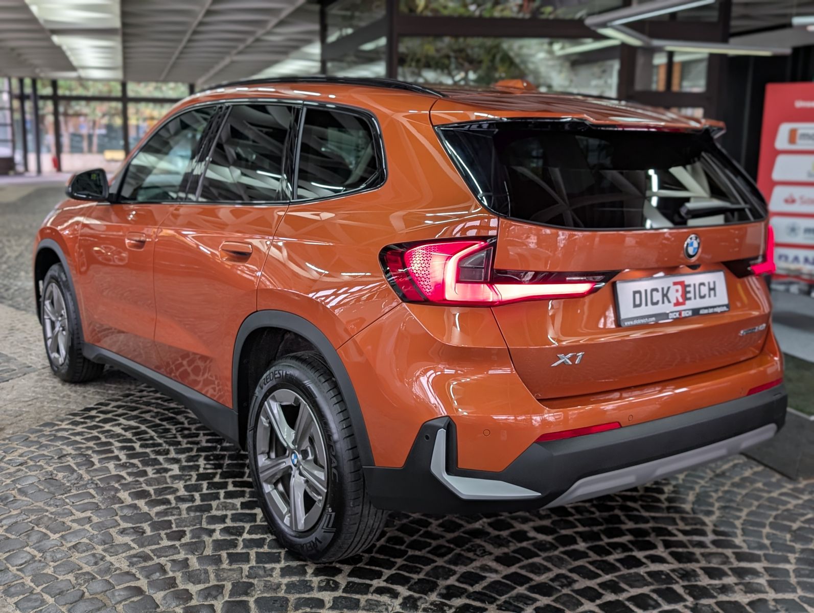 Fahrzeugabbildung BMW X1 20 i sDrive SPORT SHADOW PANO AHK LED AHK ACC