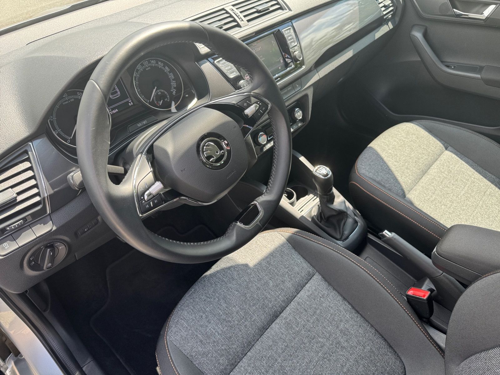 Fabia Combi CLEVER CarPlay AHK ACC Sitzheizung