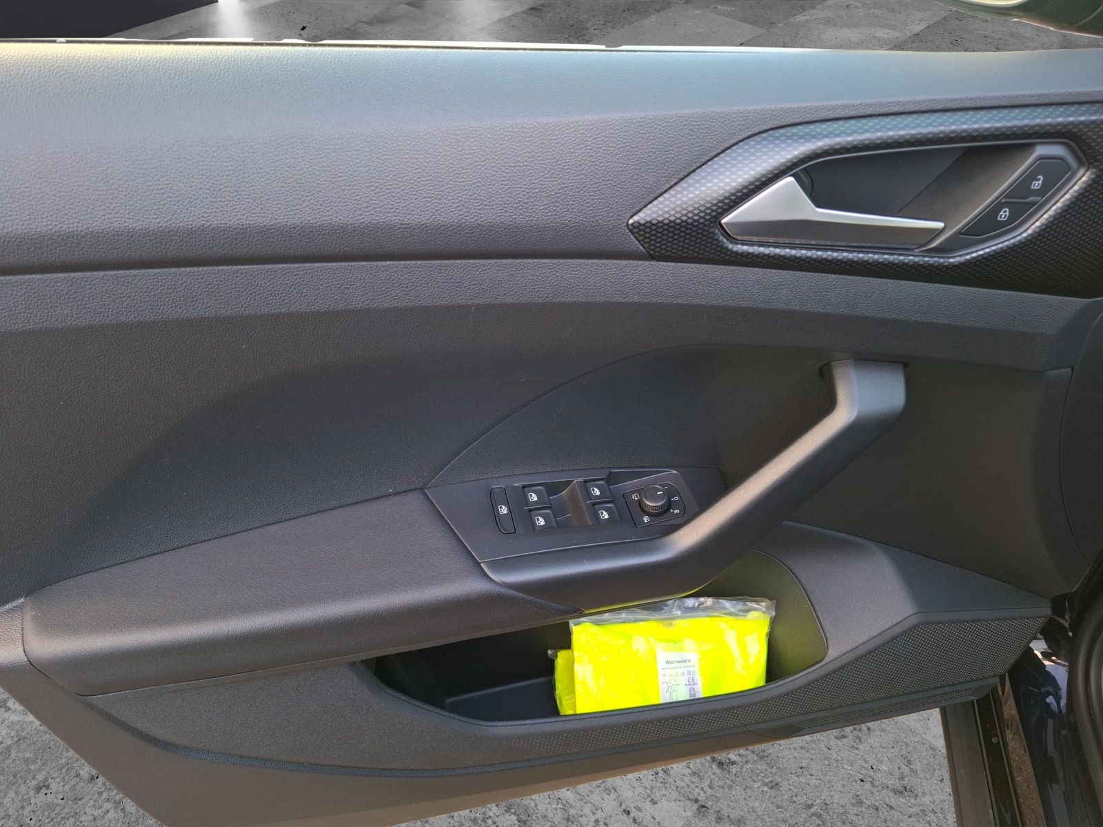 Fahrzeugabbildung Volkswagen T-Cross TSI Life DSG Navi AID RFK SH LM