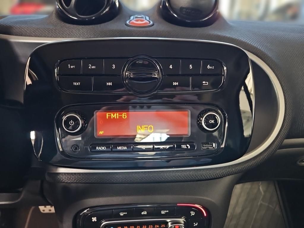Fahrzeugabbildung Smart fortwo 52 kW twinamic KlimaA SHZ AUT LM LED PDC