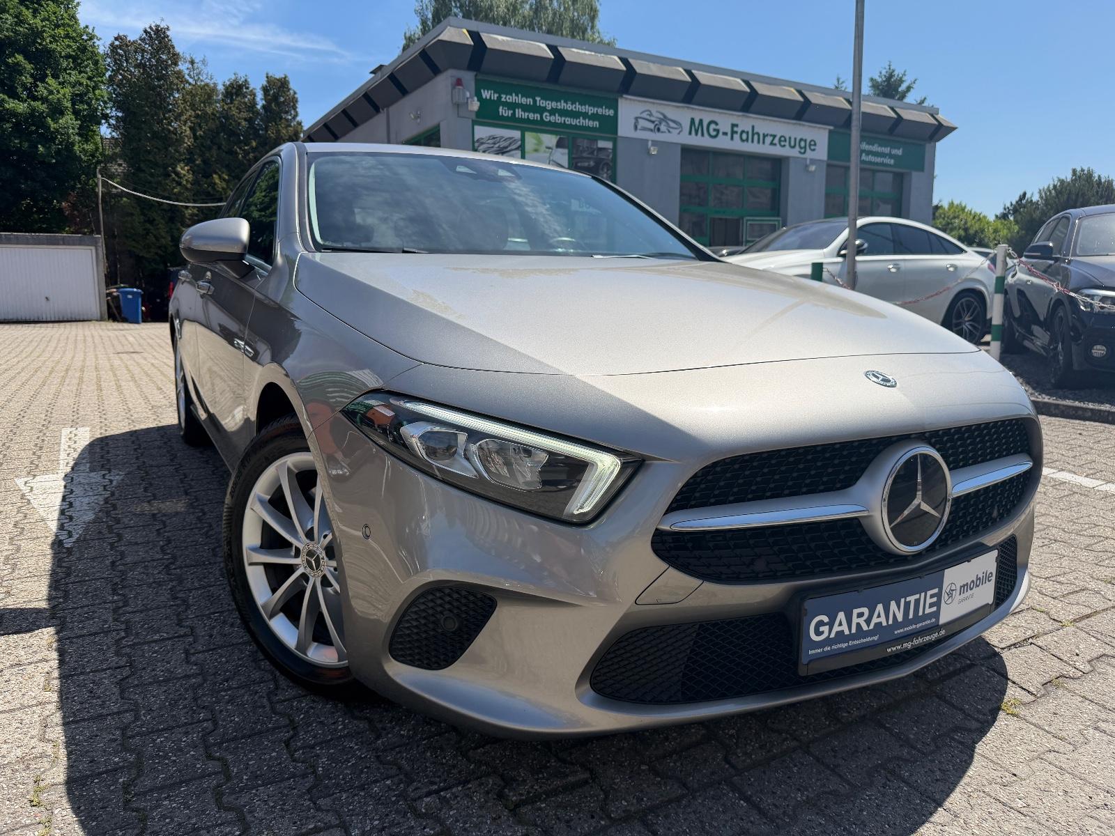 Mercedes-Benz A 220 4-MATIC APPLE MBUX DISTRONIC NAVI