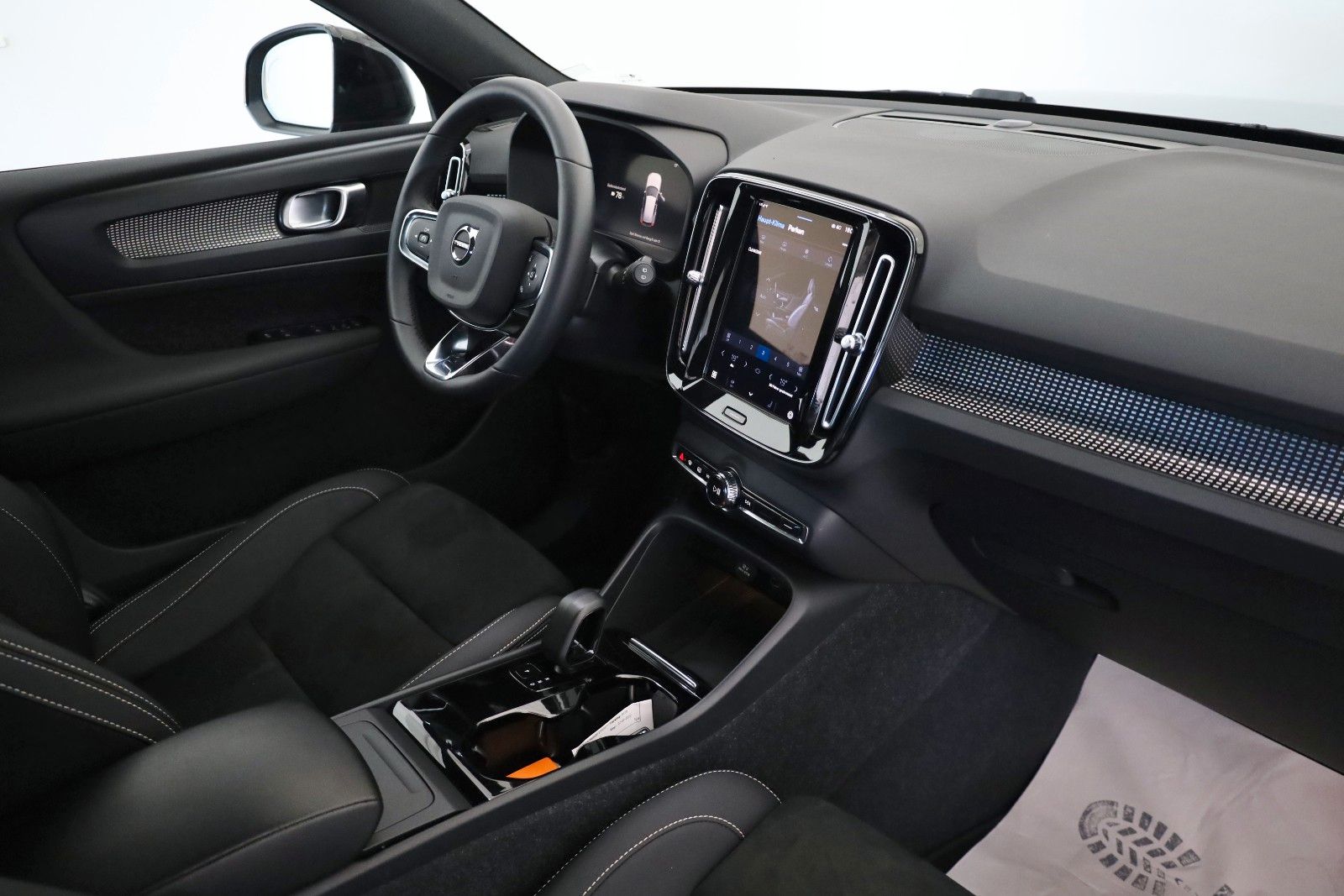 Fahrzeugabbildung Volvo XC40 Plus Recharge,T.Leder,Navi,LED,Kamera,SH