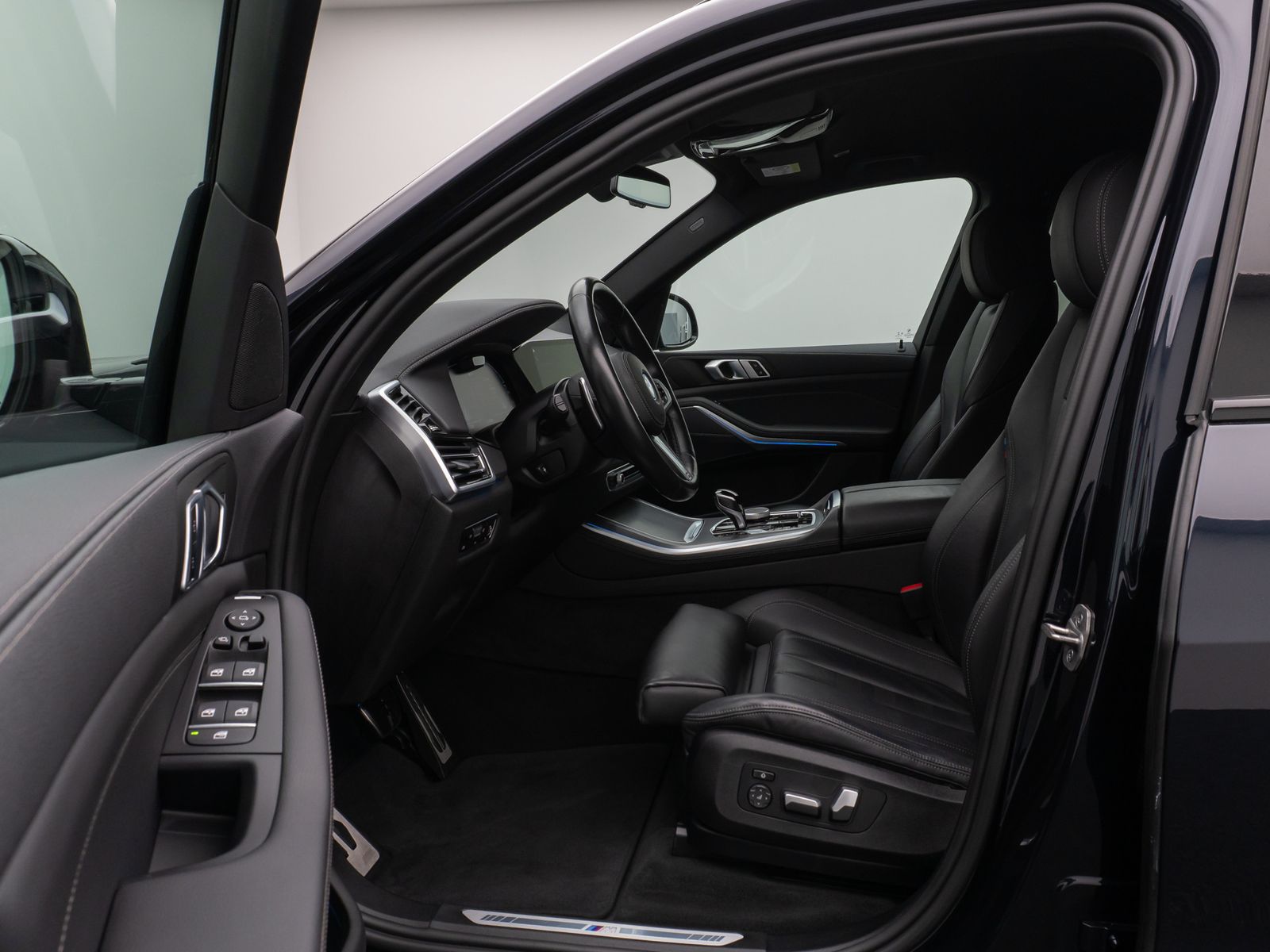 Fahrzeugabbildung BMW X5 xD45e M Sport Laser 360° HUD DAB HiFi 22Zoll