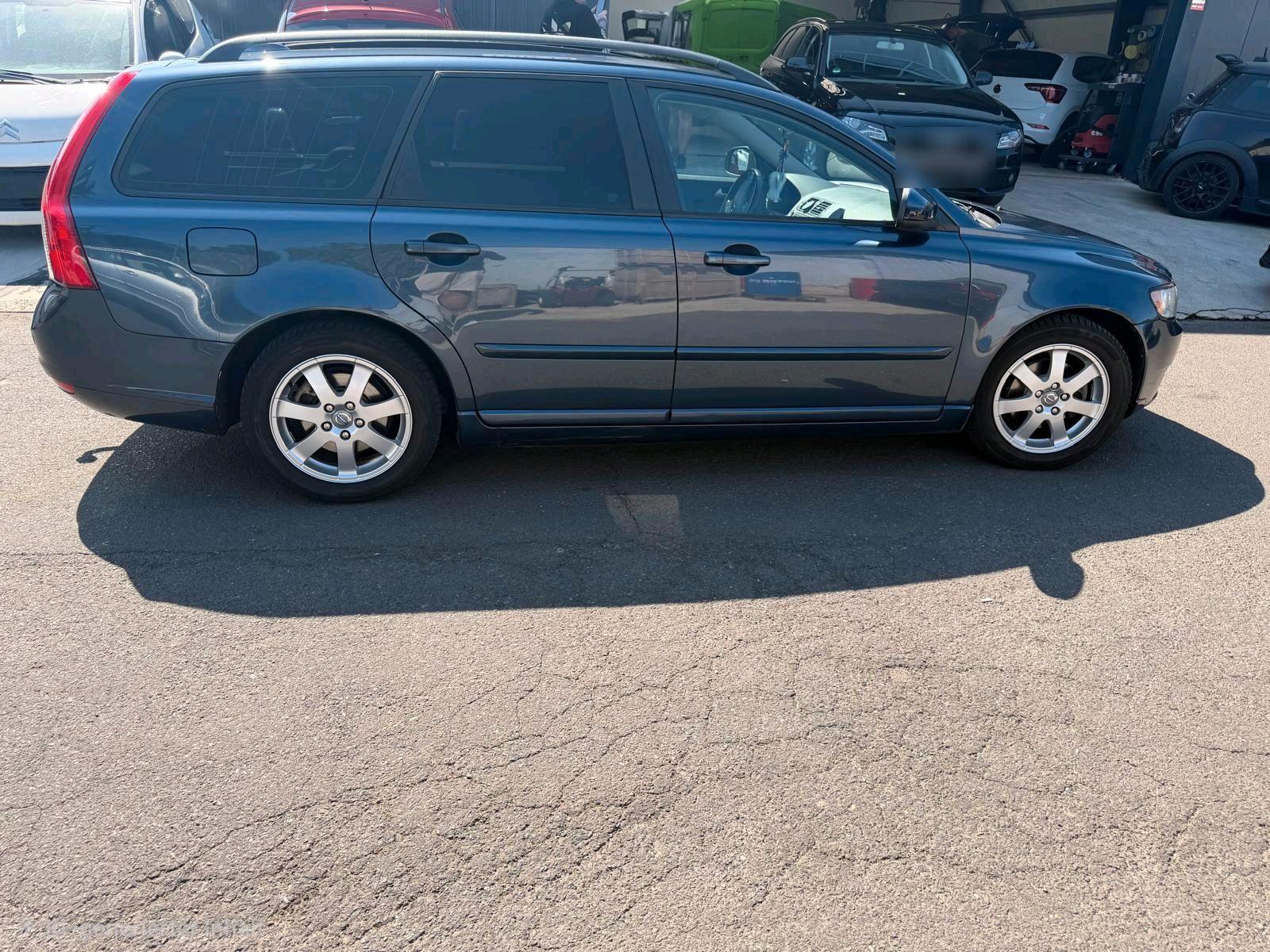 Volvo V50 2011 — engine 116 HP (85kW)