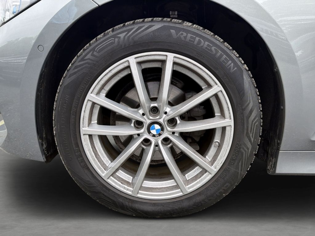 BMW 318 i Touring +LED+ALLW+PARKASS+INNOPAKET+ foto 7