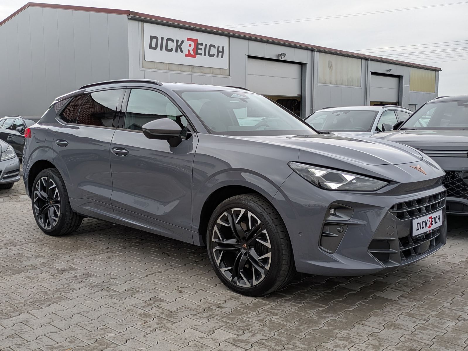 Fahrzeugabbildung CUPRA Terramar 2.0 TSI 4D VZ HUD*MATRIX*PANO*DCC*20"