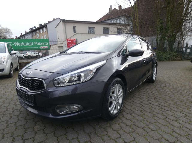 Kia Ceed / cee d FIFA World Cup Edition  12 MONATE G