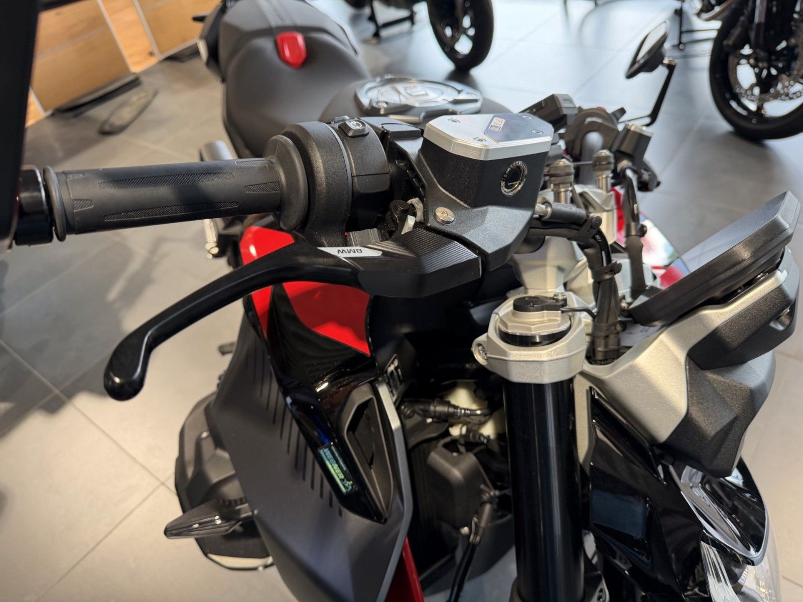 Fahrzeugabbildung BMW R1300R Option 719 4 Pakete