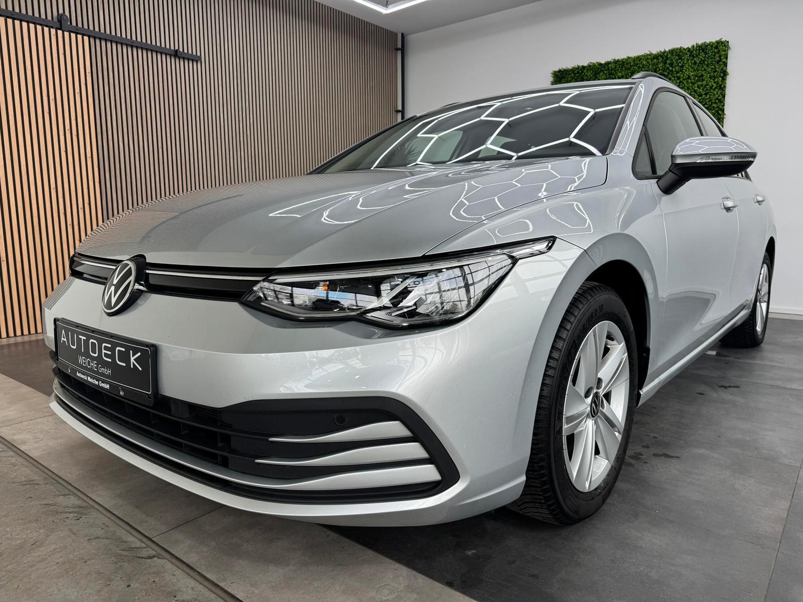 Volkswagen Golf VIII 1.0 TSI Variant Life ACC Lane GJR