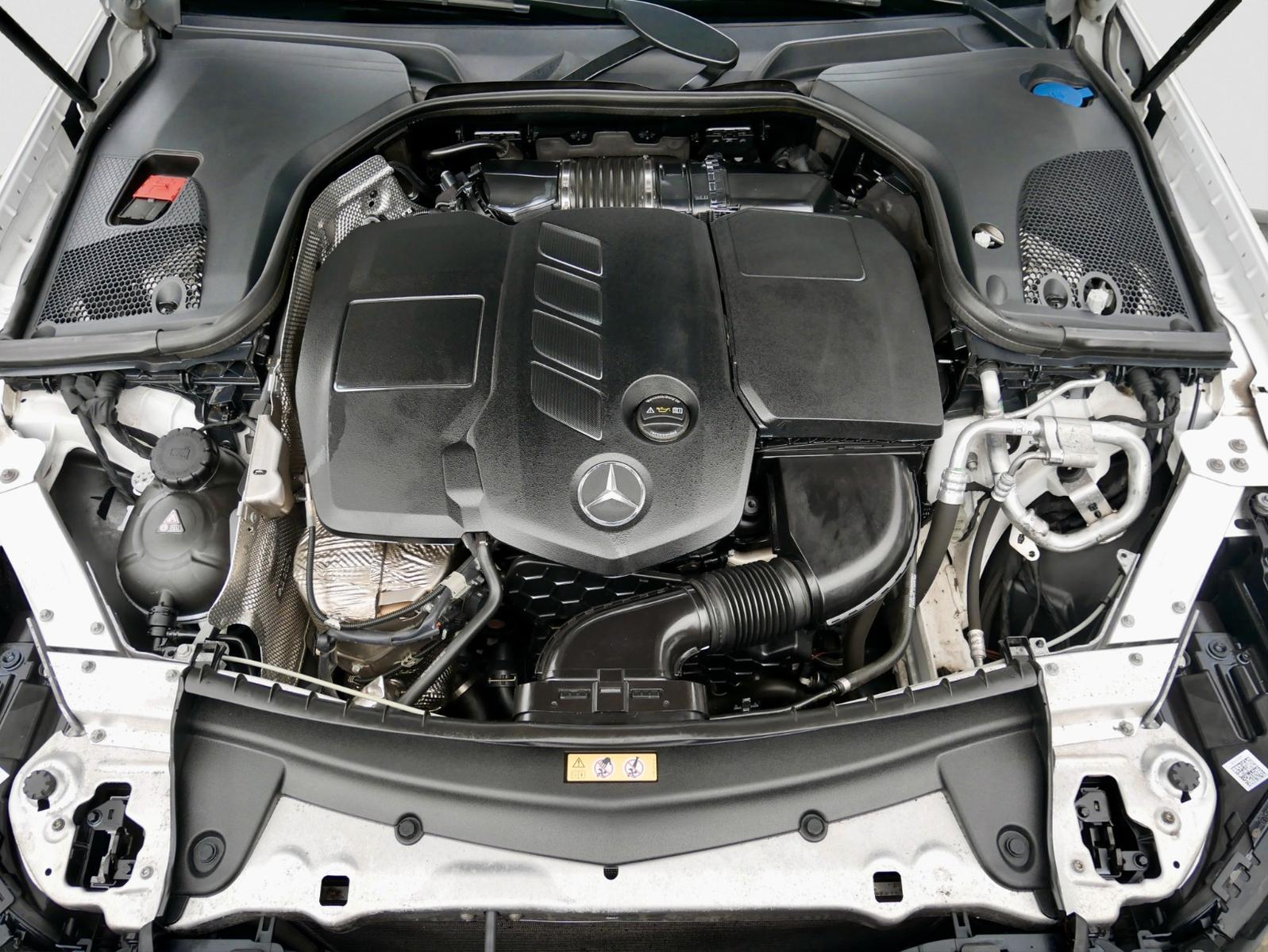 Mercedes-Benz E 220d  AMG Line 4Matic+AHK+LED+S-HEFT