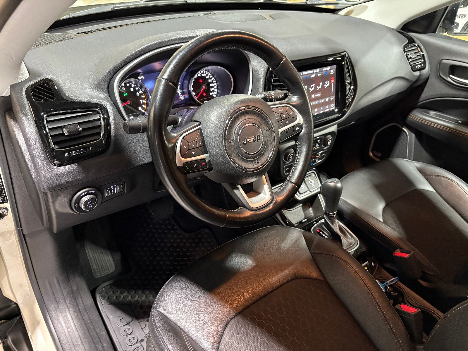 Fahrzeugabbildung Jeep Compass Limited FWD/NAVI/KAMERA/SOUND/DAB/SHZ