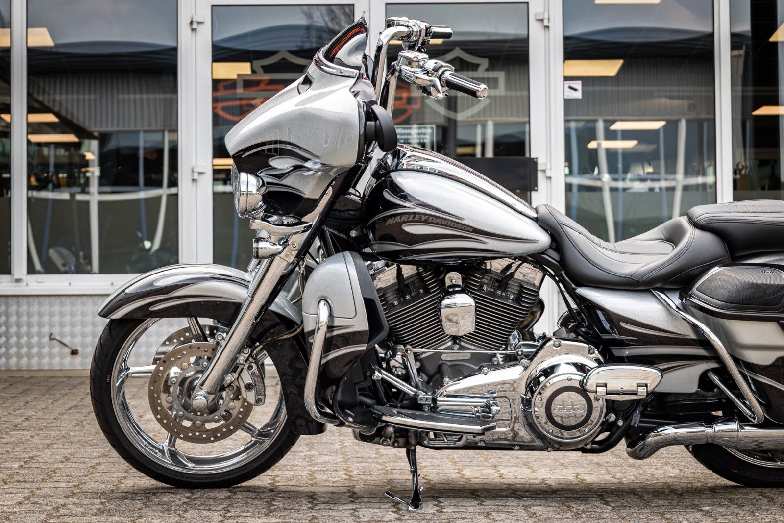 Fahrzeugabbildung Harley-Davidson CVO STREET GLIDE 110 FLHXSE - KESSTECH