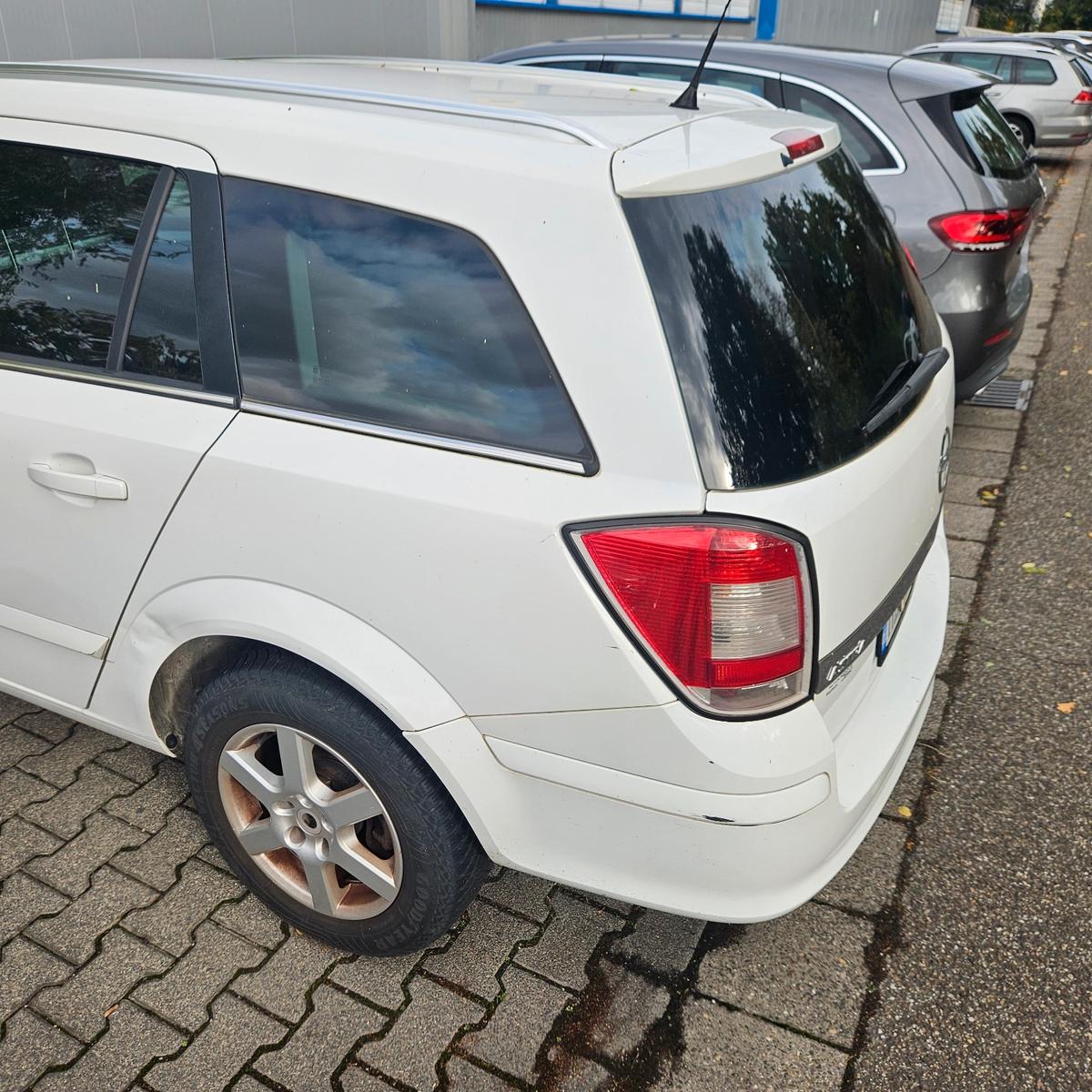 Opel Astra 2009 — photo 5