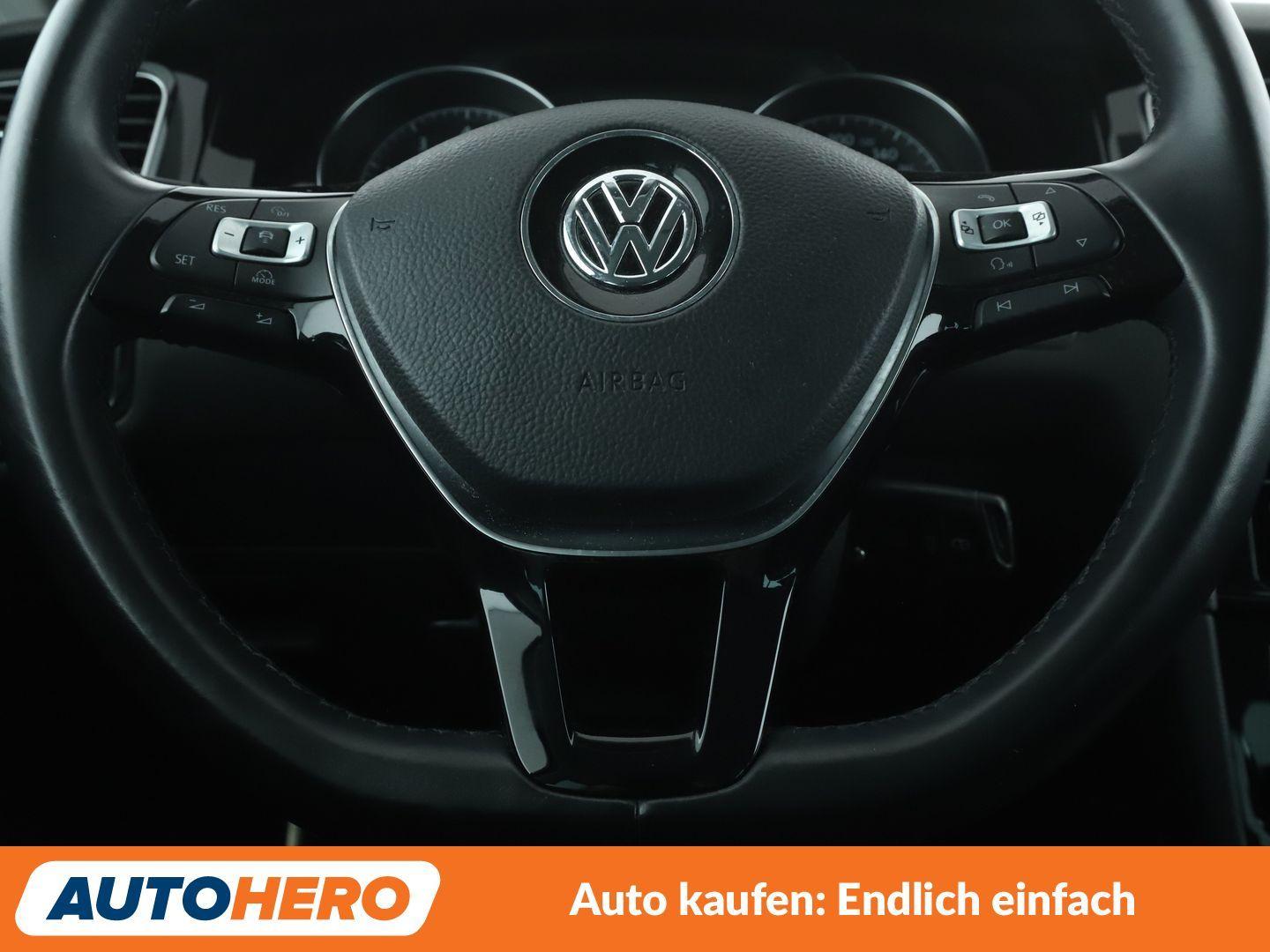 Volkswagen Golf VII 1.5 TSI ACT Sound*ACC*PDC*SHZ*