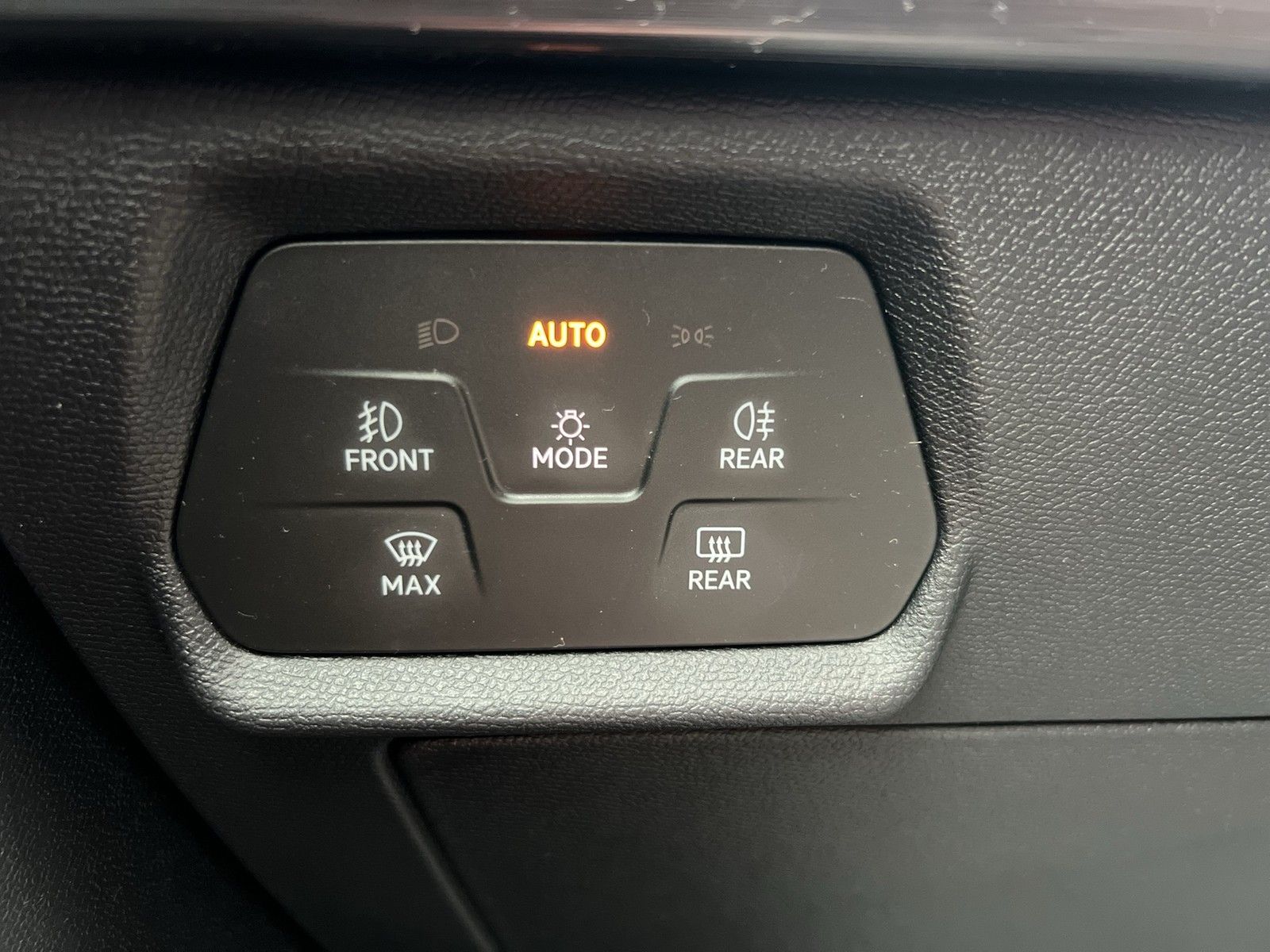 Fahrzeugabbildung CUPRA Leon TSI VZ DSG LED Navi RFK SHZ