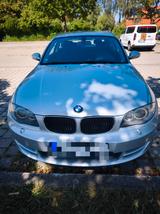 BMW 125i Coupé - - silberne BMW 125