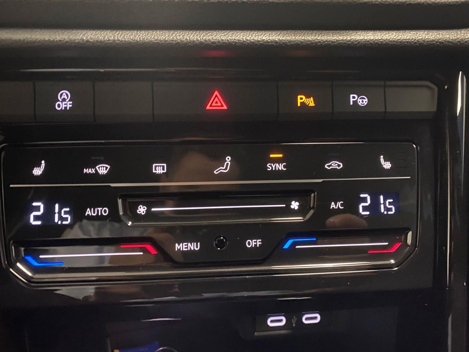 Fahrzeugabbildung Volkswagen T-Roc 1.5 TSI DSG Style+NAVI+IQ-MATRIX+Black Sty