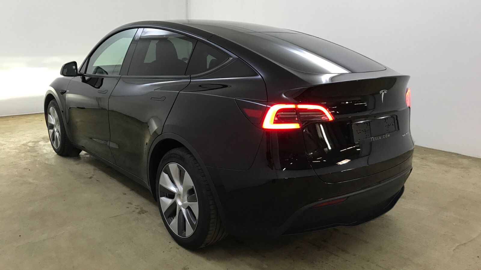 Tesla Model Y Long Range Dual Motor AHK A.pilot Pr. In foto 4