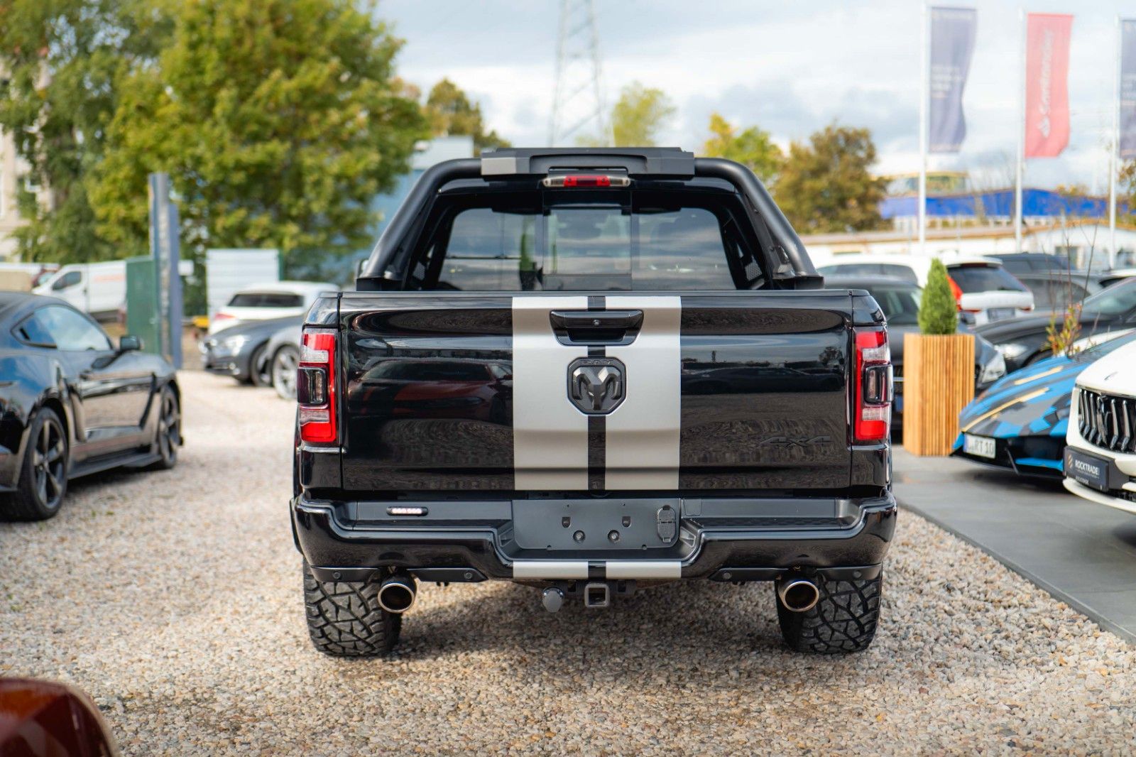 Fahrzeugabbildung Dodge RAM 5.7 V8 HEMI 4x4 Night LARAMIE Pano LED 19%