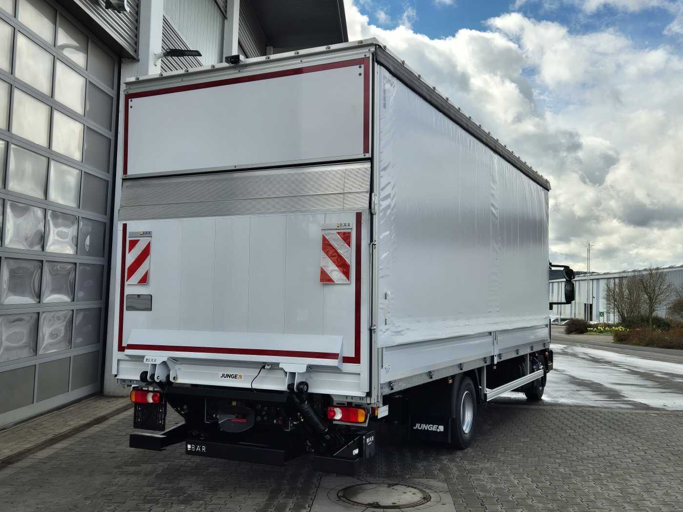 Fahrzeugabbildung Iveco Eurocargo ML120E25 / P Curtainsider+LBW Spoiler