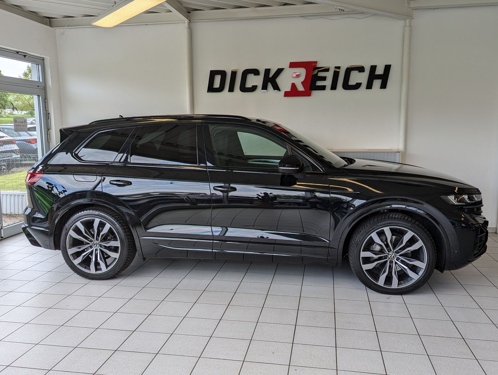 VW Touareg 3.0 TDI 4M R-Line Komfort-Paket UPE 111T - Image 8