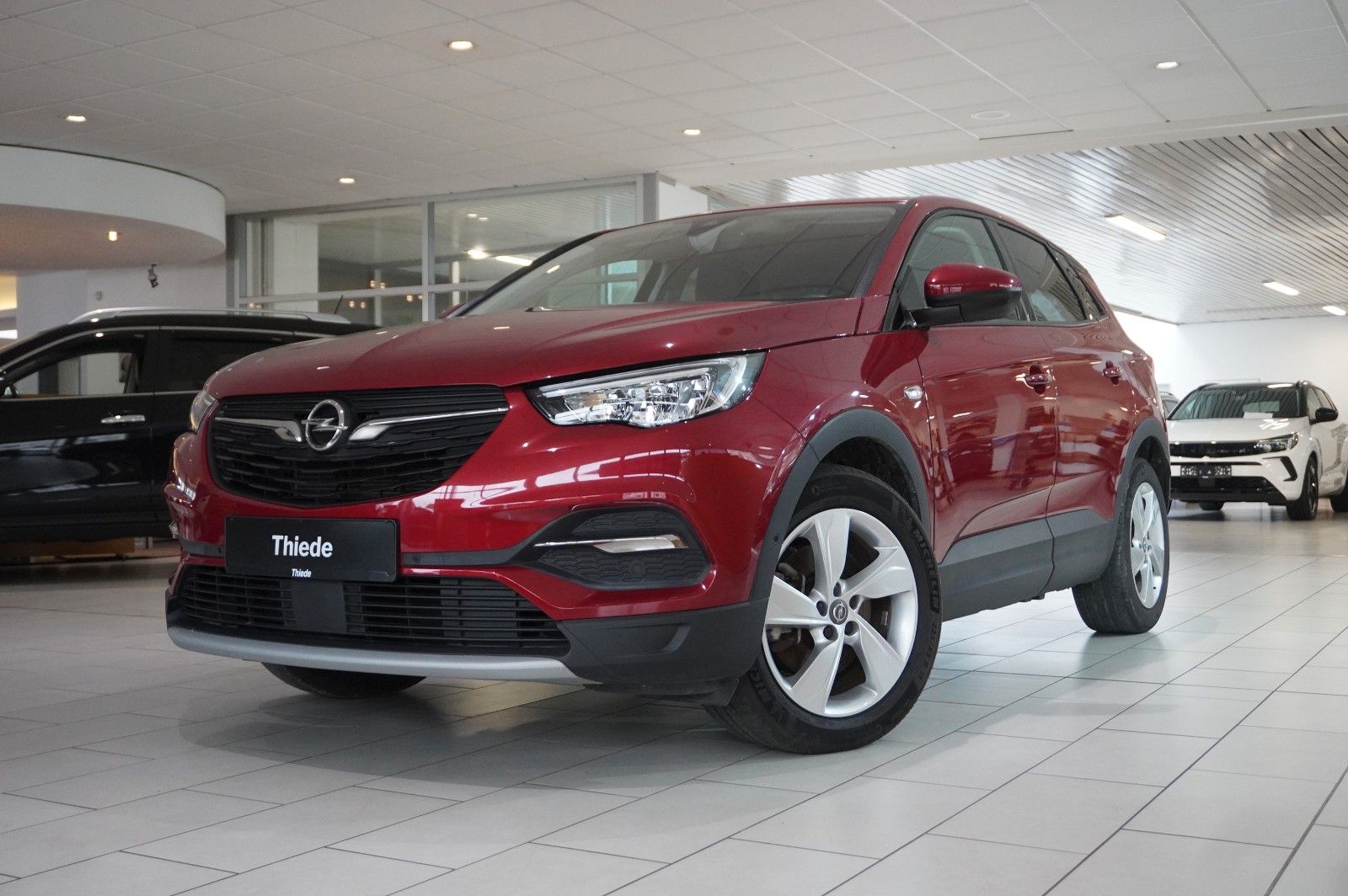 Fahrzeugabbildung Opel Grandland (X) 1.6 ELEGANCE HYBRID NAVI/SH/KAMERA