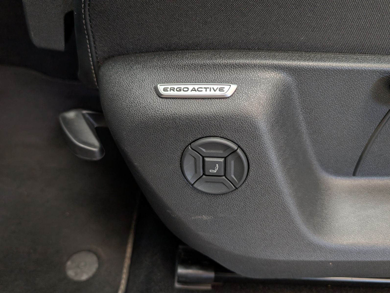 Photo du véhicule Volkswagen Tiguan 2.0TDI R-Line 4M Pano Black AHK Matrix 20