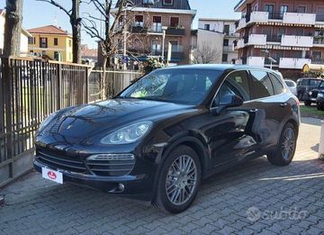 Porsche Cayenne - 1
